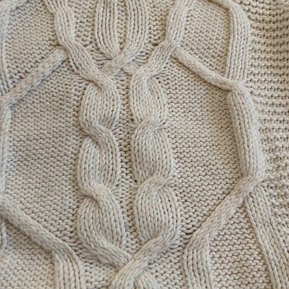 A&F cable knit sweater - Picture 3 of 5